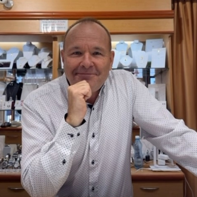 Petr Jelínek - mistr zlatník rodinného českého zlatnictví Zenklova 25